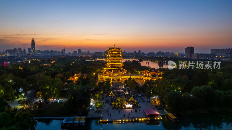 山东济南大明湖夜景航拍灯光