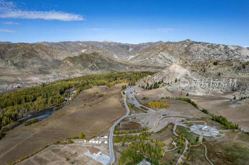 新疆阿勒可可托海秋色山谷河道秋景航拍