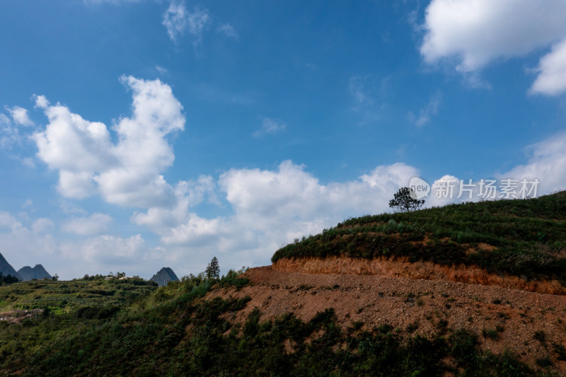 山脉 山峰 山峦 云雾缭绕的山峰