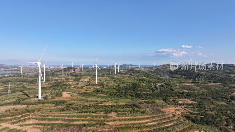 航拍山东荣成北曲格村风电山风电场