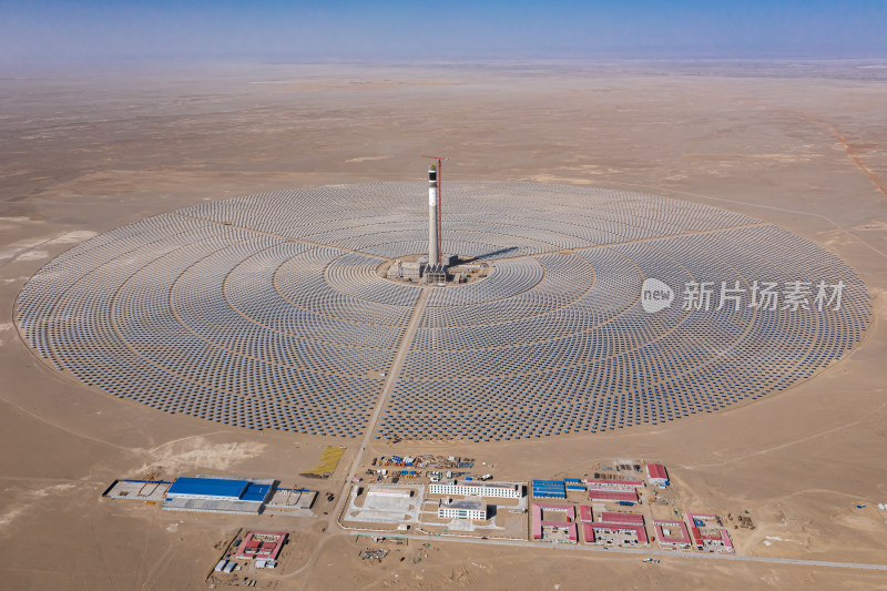 大漠戈壁在建熔盐塔式光热电站