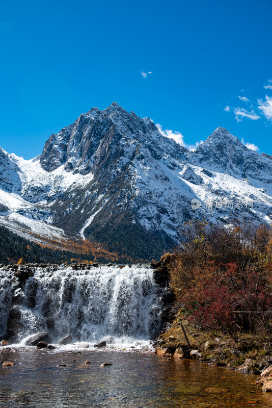 晴朗午后，四川毕棚沟景区秋景