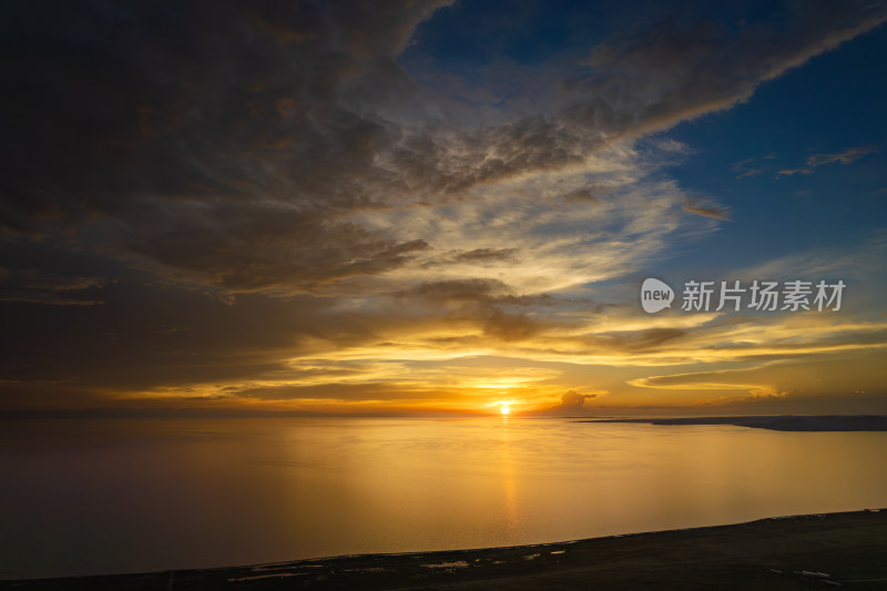 青海湖落日晚霞