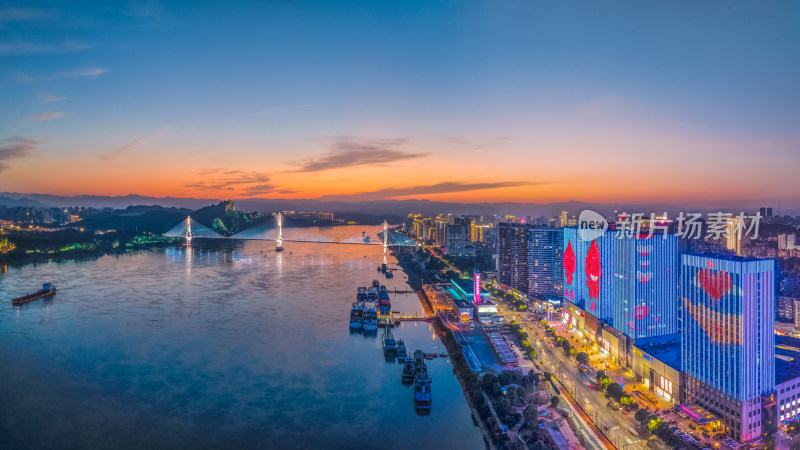 湖北宜昌城市长江日落夜景