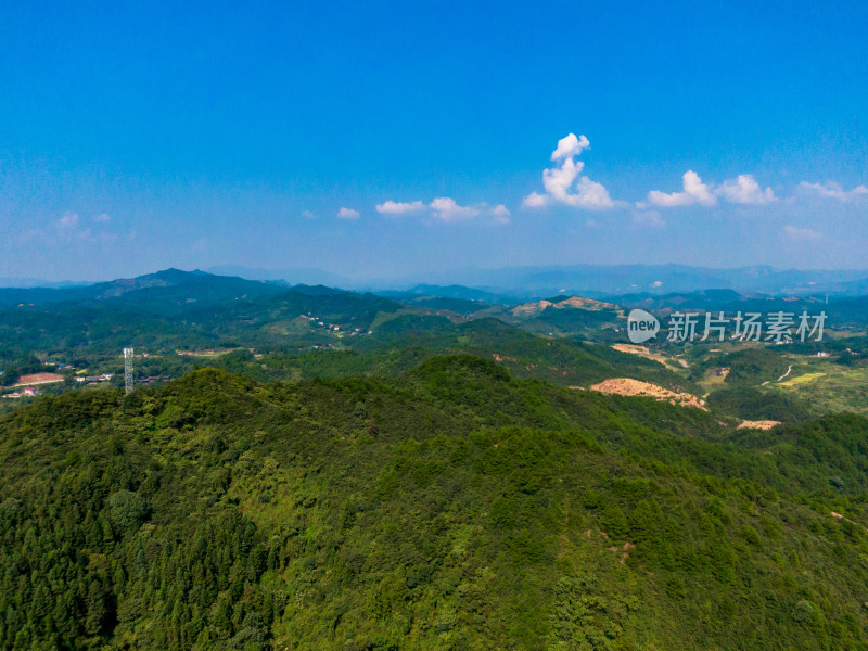 山川丘陵蓝天白云全景图航拍摄影图