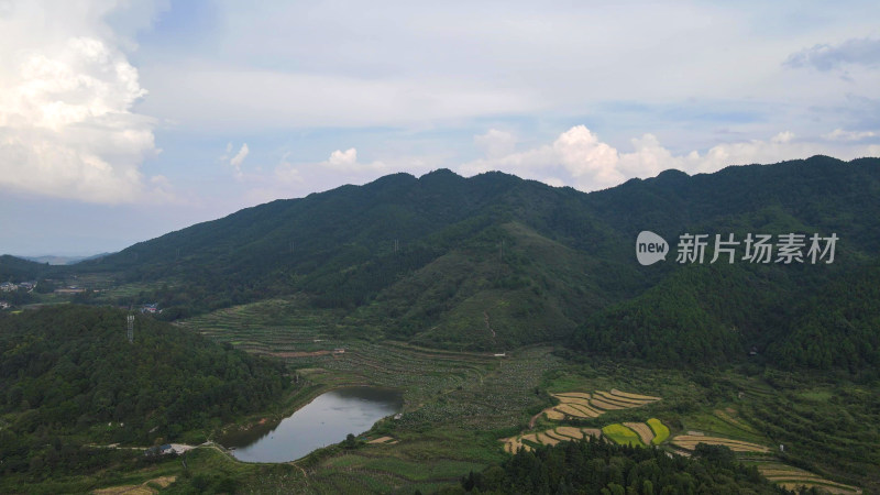 航拍连绵起伏山川丘陵地貌