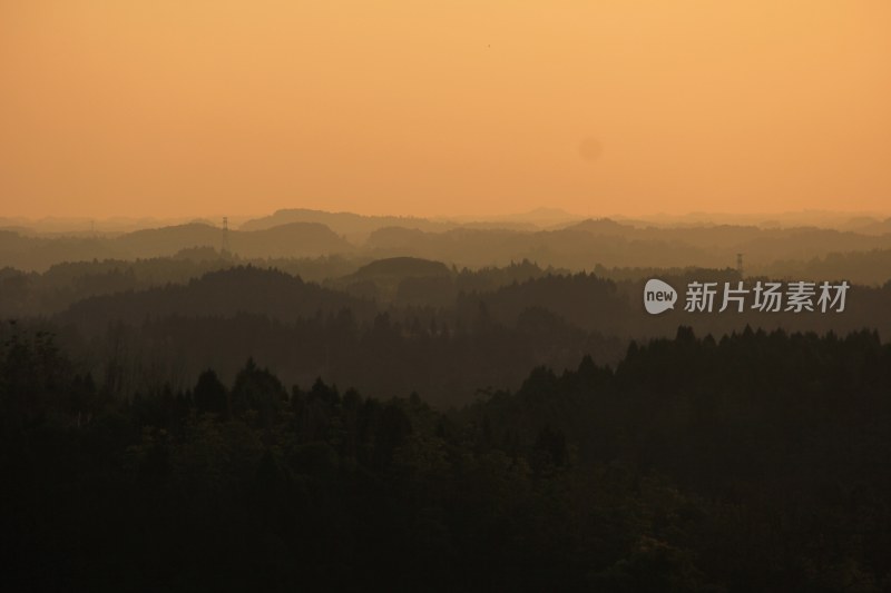 山林日落远景全景