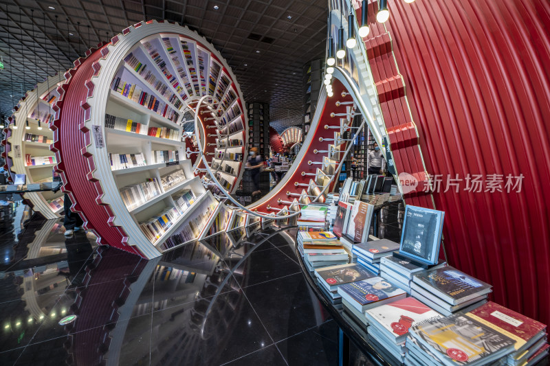 深圳钟书阁创意书架造型的书店内部景观