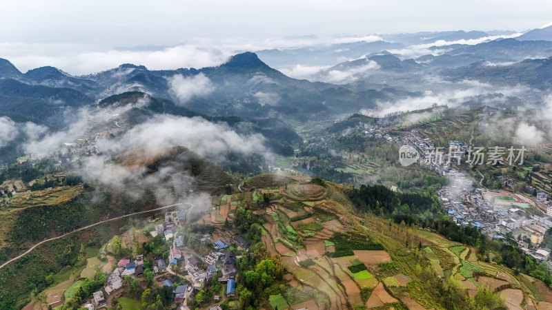 重庆酉阳：青山雾漫别样美