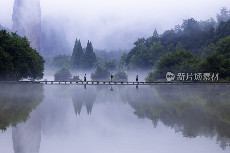 浙江缙云仙都鼎湖峰石梁桥风光