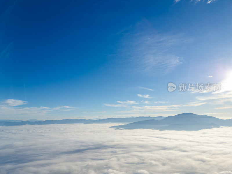 航拍云海中的景迈山山脉壮美自然景象