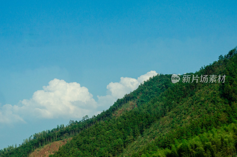 安徽宣城市蓝天白云山区自然风景