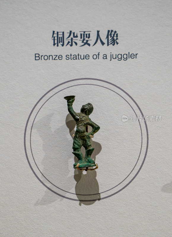 浙江省铜杂耍人像文物特写