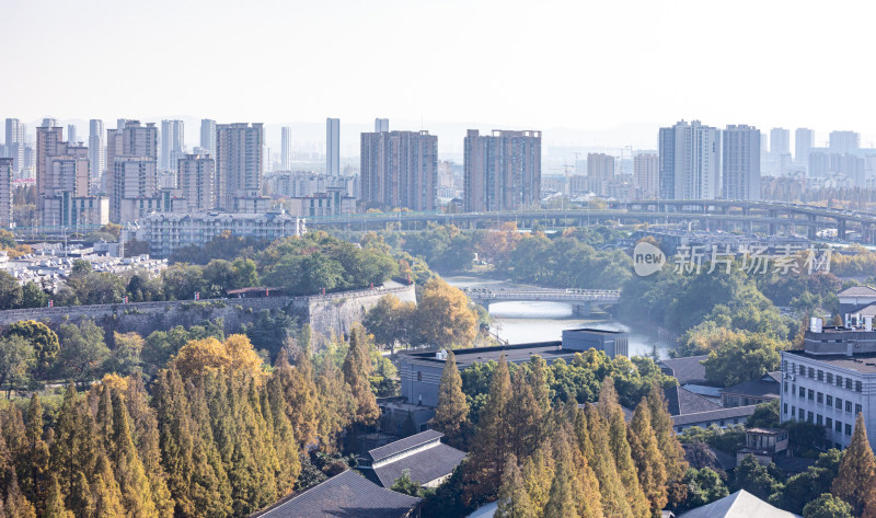 南京城市建筑与自然景观融合全景