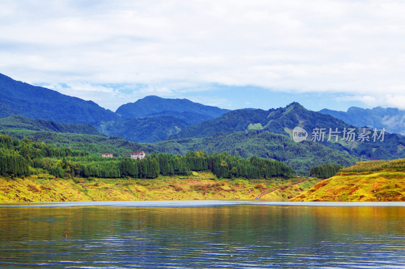 风景湖泊雅女湖