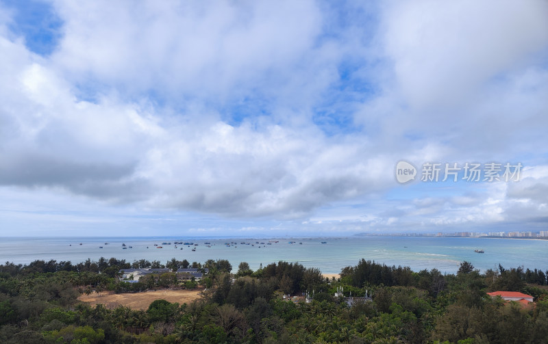 海天一色的宁静海岸