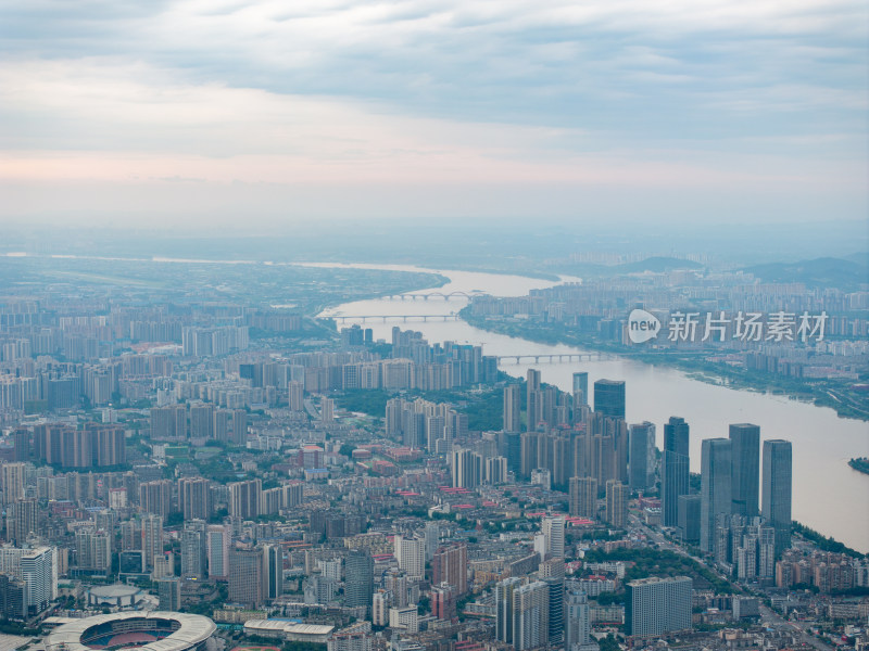 长沙湘江两岸的高楼大厦全景