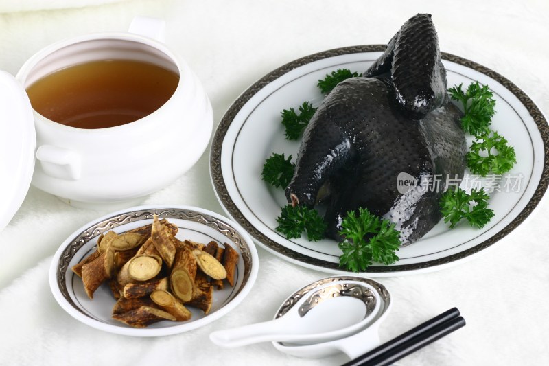 乌鸡药膳汤