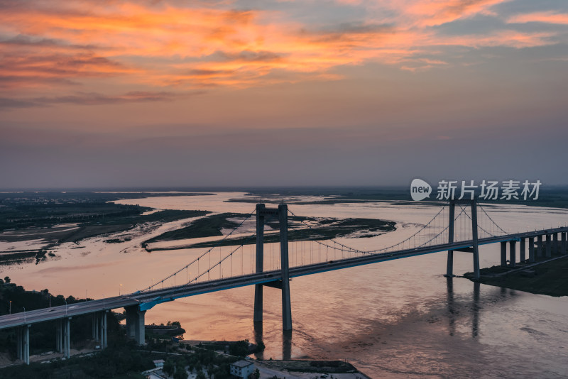 桃花峪黄河大桥日落风光