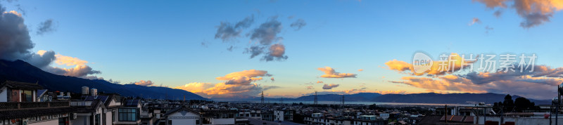 苍山下天际线与山峦在晚霞中交相辉映