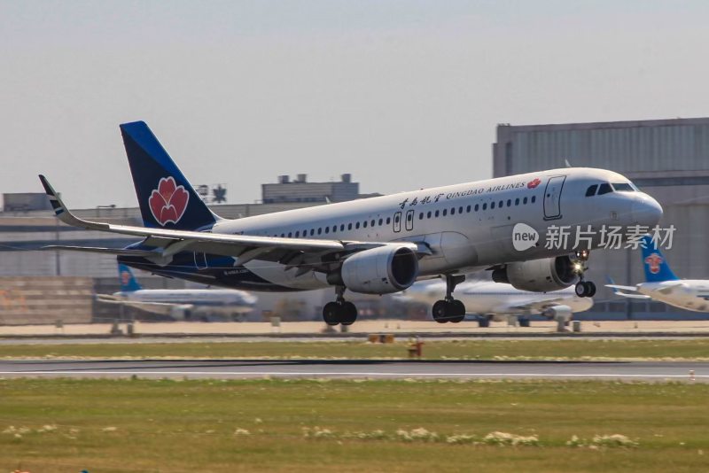 青岛航空飞机起飞场景