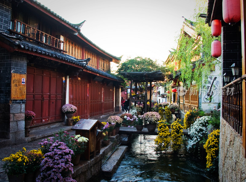 丽江古城河道与街景