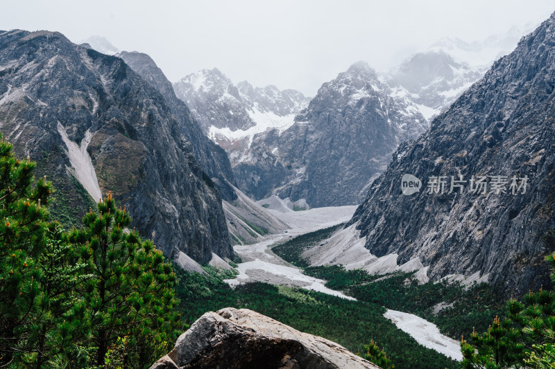 丽江玉龙雪山干河坝山脊线