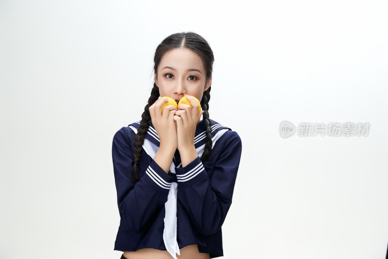 吃水果的亚洲东方长发少女