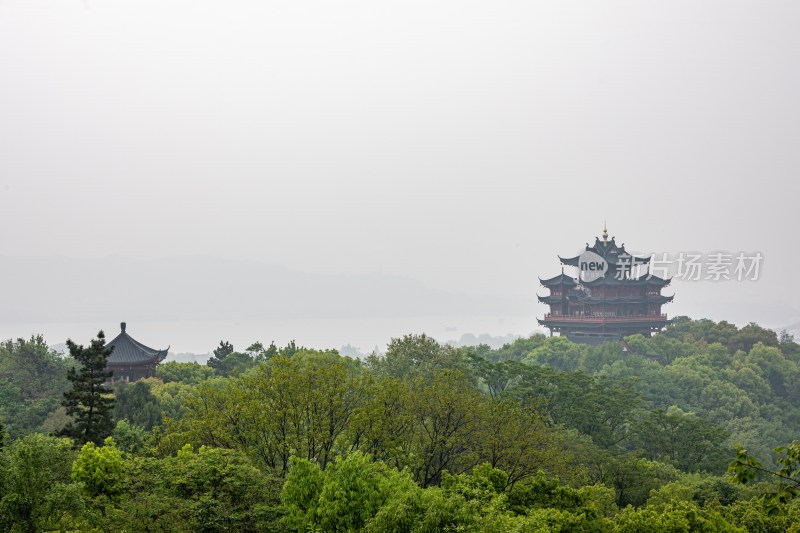 杭州吴山天风城隍阁雾色景观