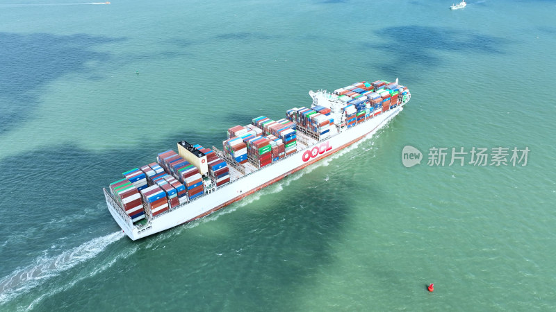 货轮航行港口集装箱码头轮船航行油轮海运输