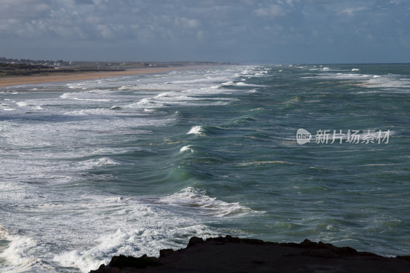 波涛汹涌的大海