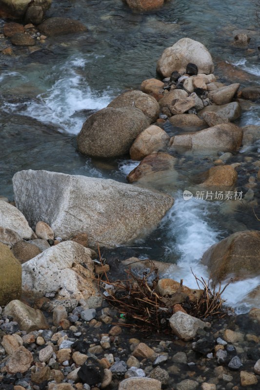 山间 溪水 灵动