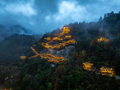 江西上饶网红景点望仙谷云雾蓝调灯光航拍