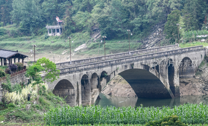 贵州沿河：连接两岸的纽带