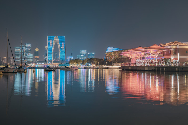 苏州金鸡湖景区-东方之门夜景