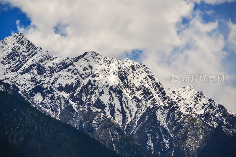 雪山背景图