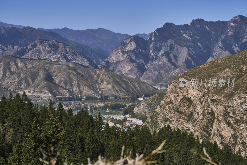 西北荒漠丘陵地表景观