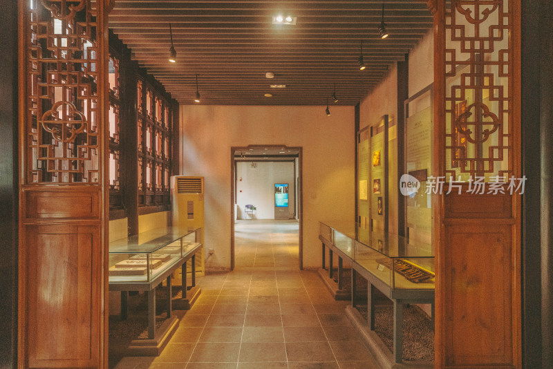 苏州园林博物馆中式风格展馆过道场景