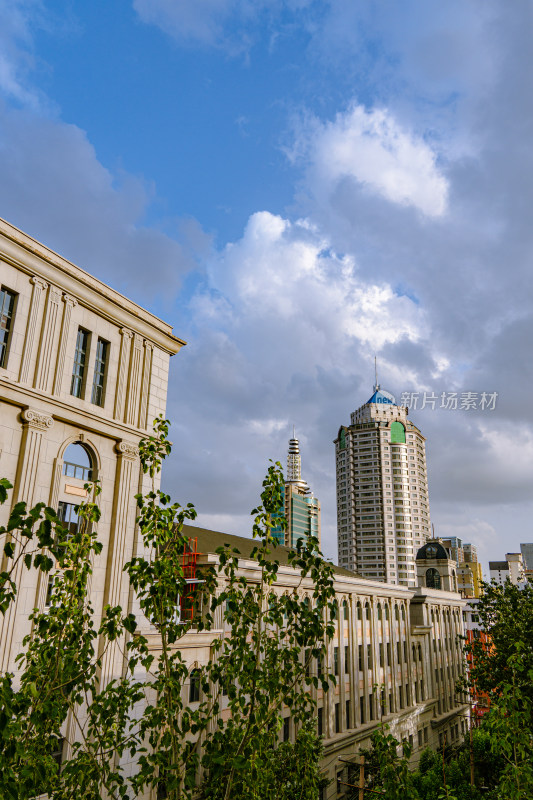 蓝天白云城市自然风景