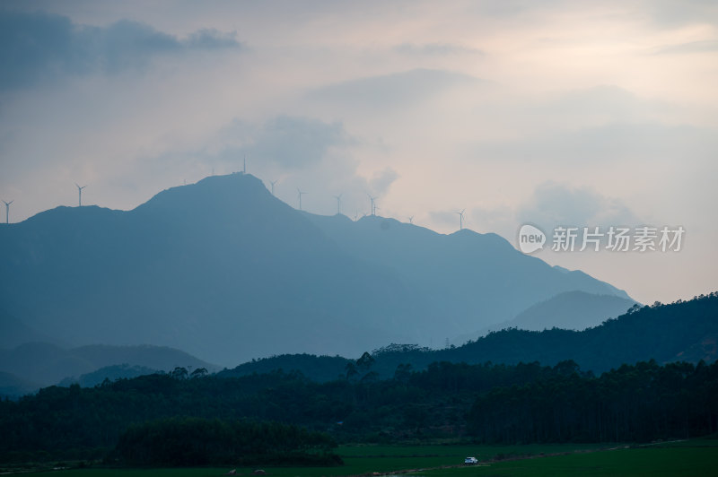 高山田野景观