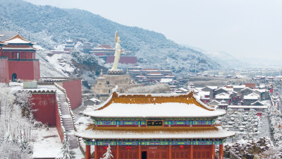 冬天雪后山脚寺庙宗教洛阳旅游灵山寺建筑树