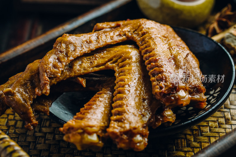 中式美食卤味鸭翅