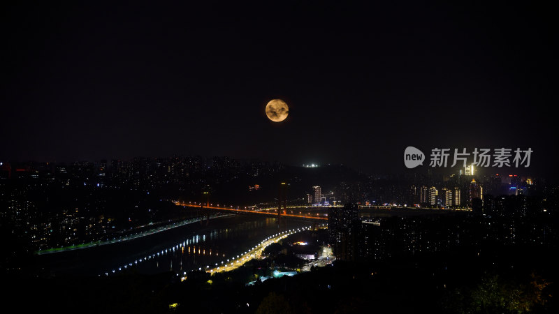 重庆中秋月亮照片中秋节满月城市月亮升起来