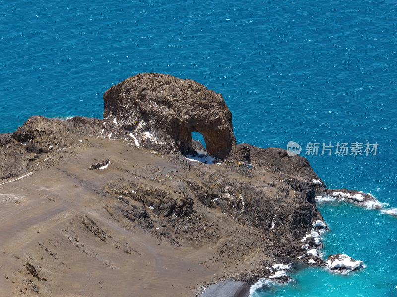 西藏那曲纳木措圣象天门湖泊雪山高空航拍