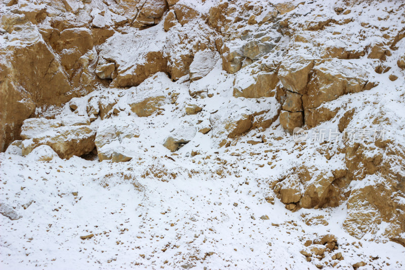 西藏昌都地区川藏线沿途雪景地形