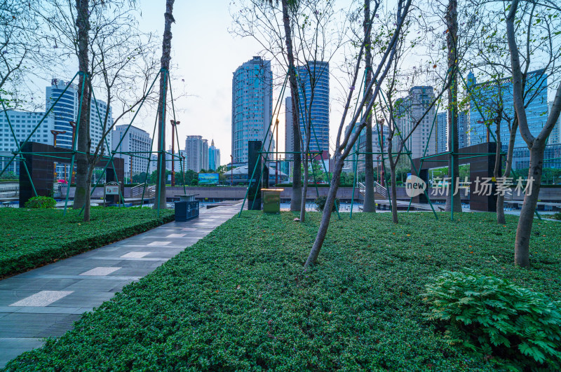南宁金湖广场城市高楼建筑与公园园林景观
