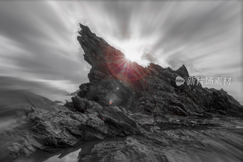 海边岩石日出景观