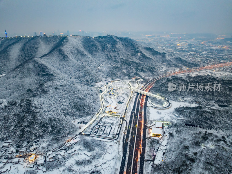 岳麓山西大门雪景