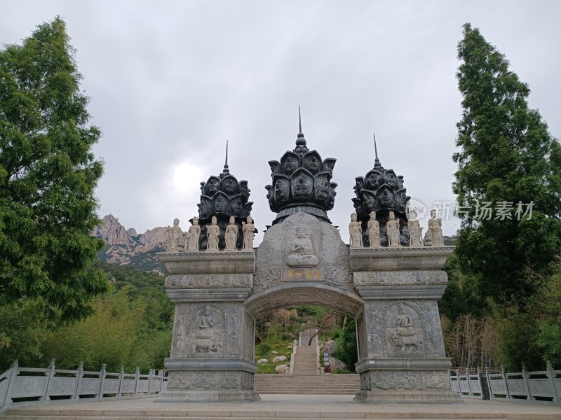 青岛崂山华严寺石佛门