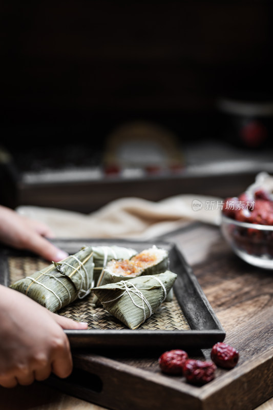 静物美食端午节制作成熟的粽子
